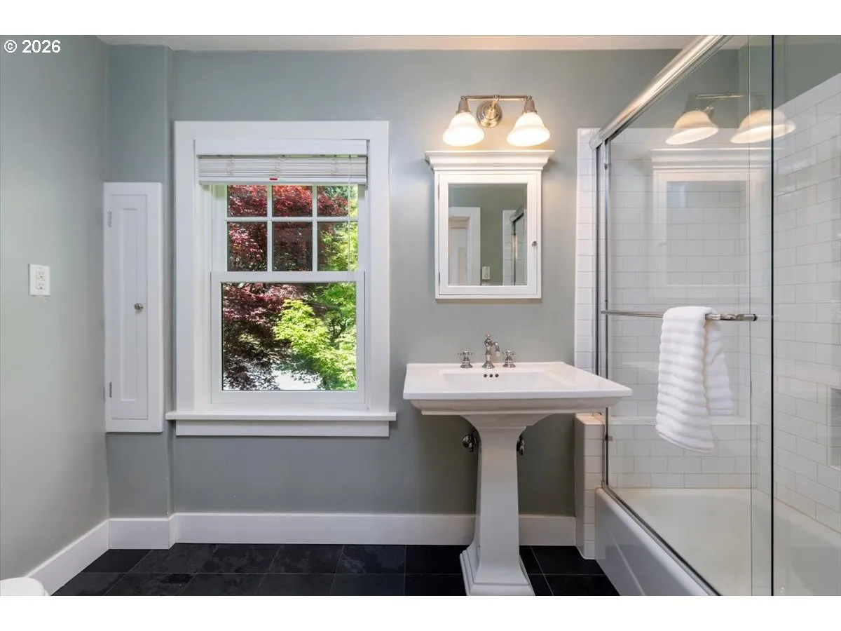 Bathroom-Upper