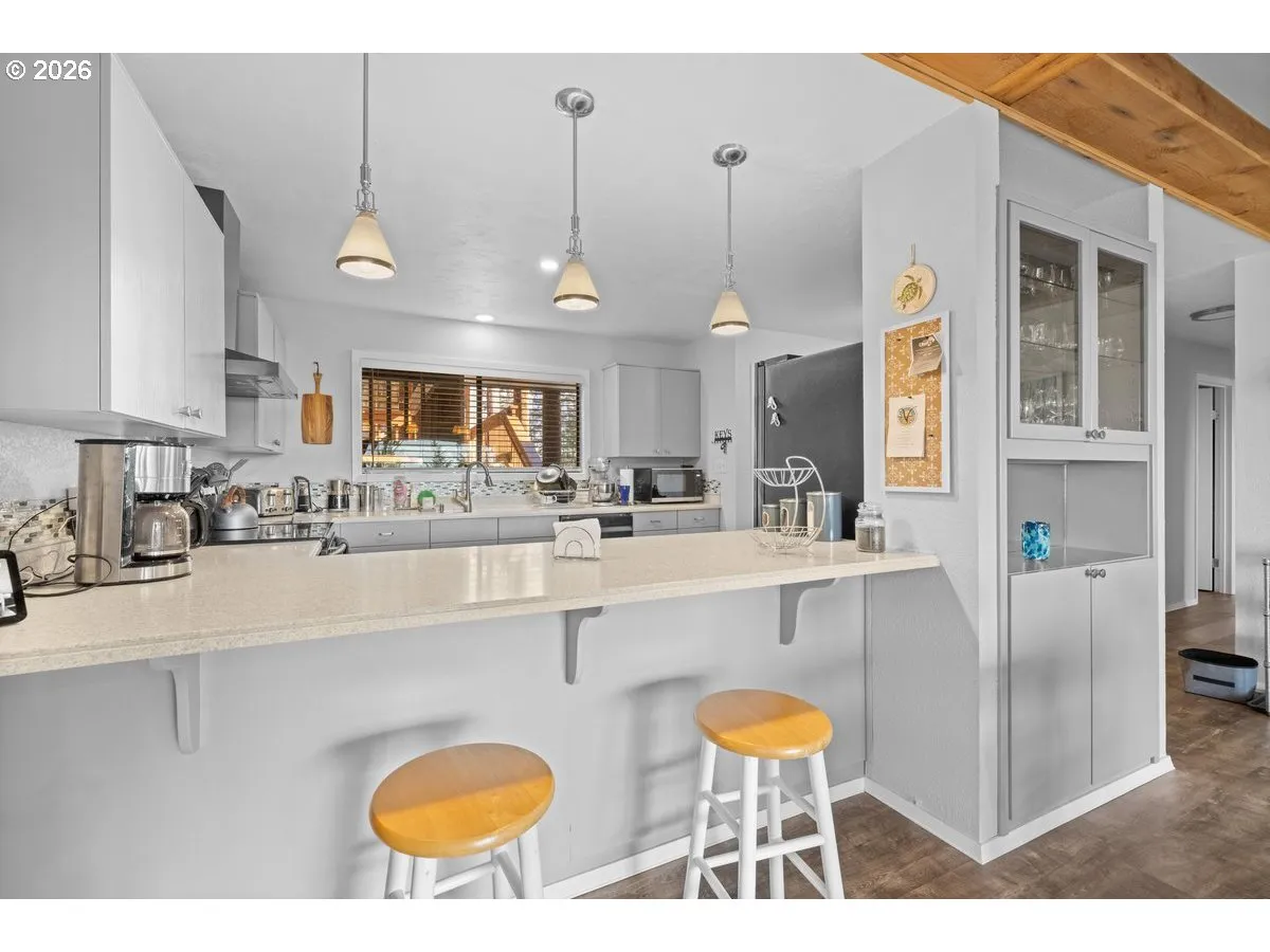 Kitchen-Eating Area
