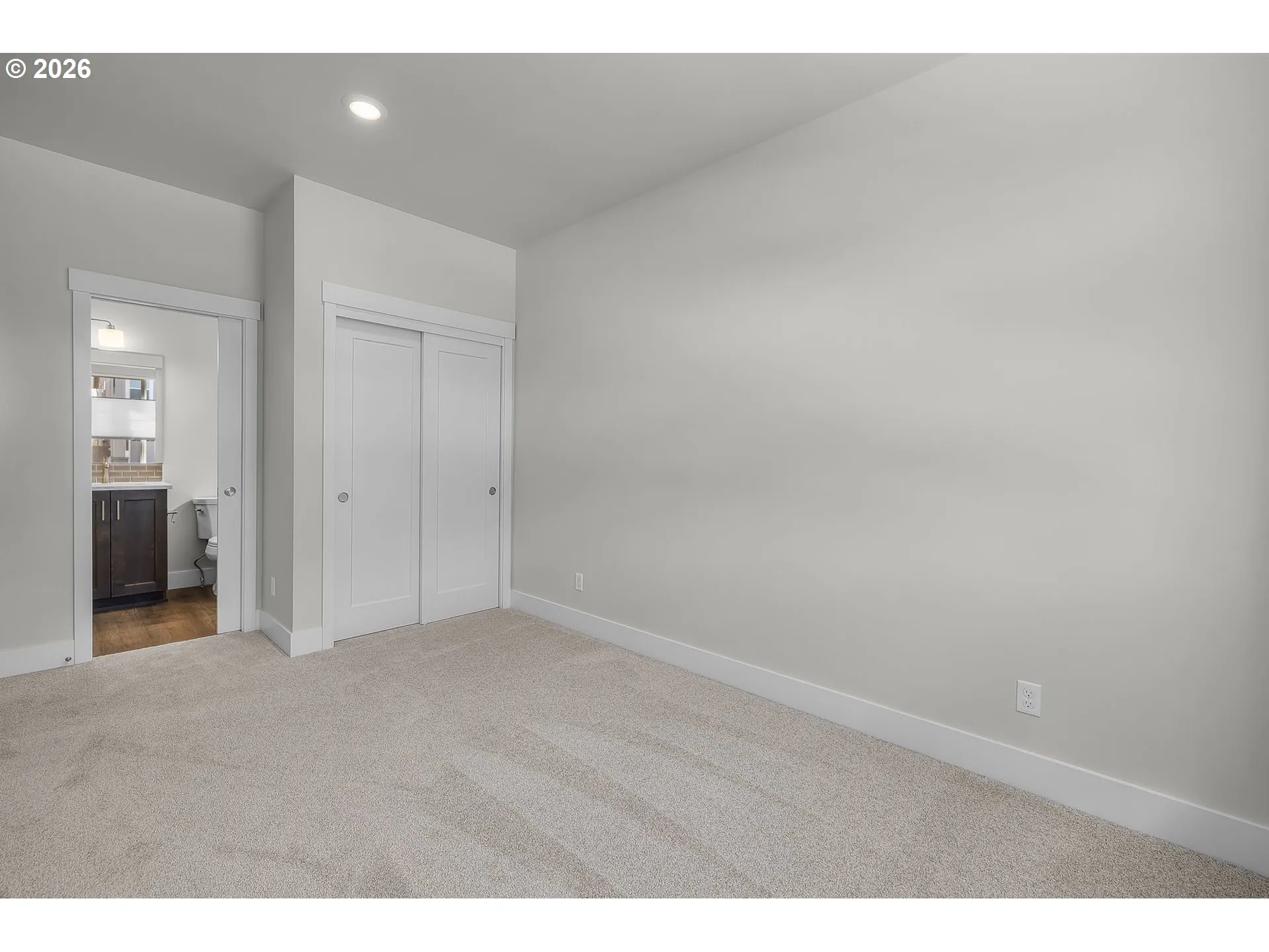 Bedroom-Full Bathroom