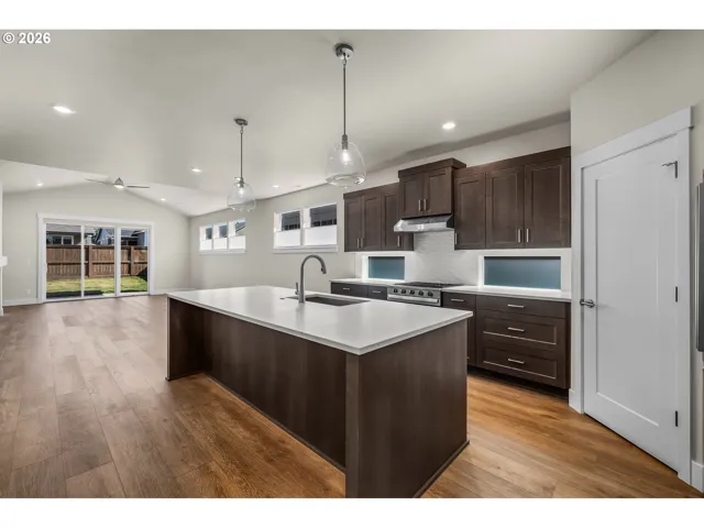 Kitchen/Family Room-Island