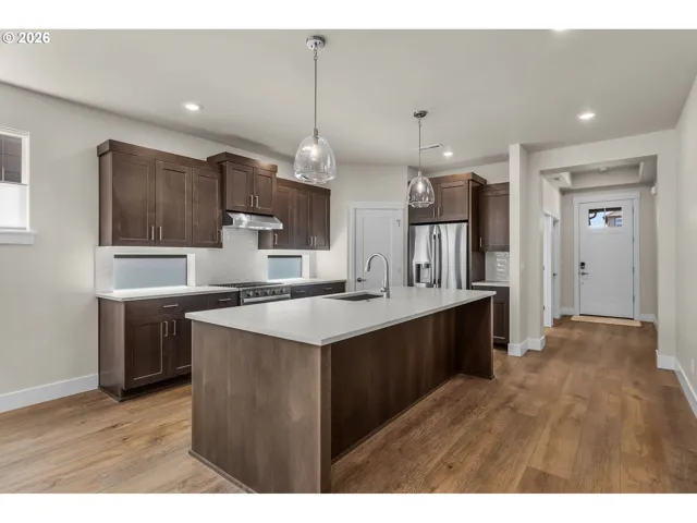 Kitchen-Breakfast Bar