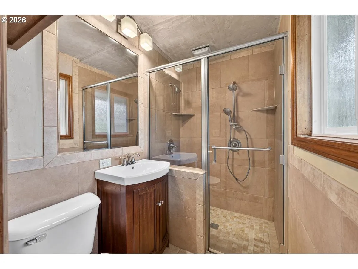 Bathroom, Attached