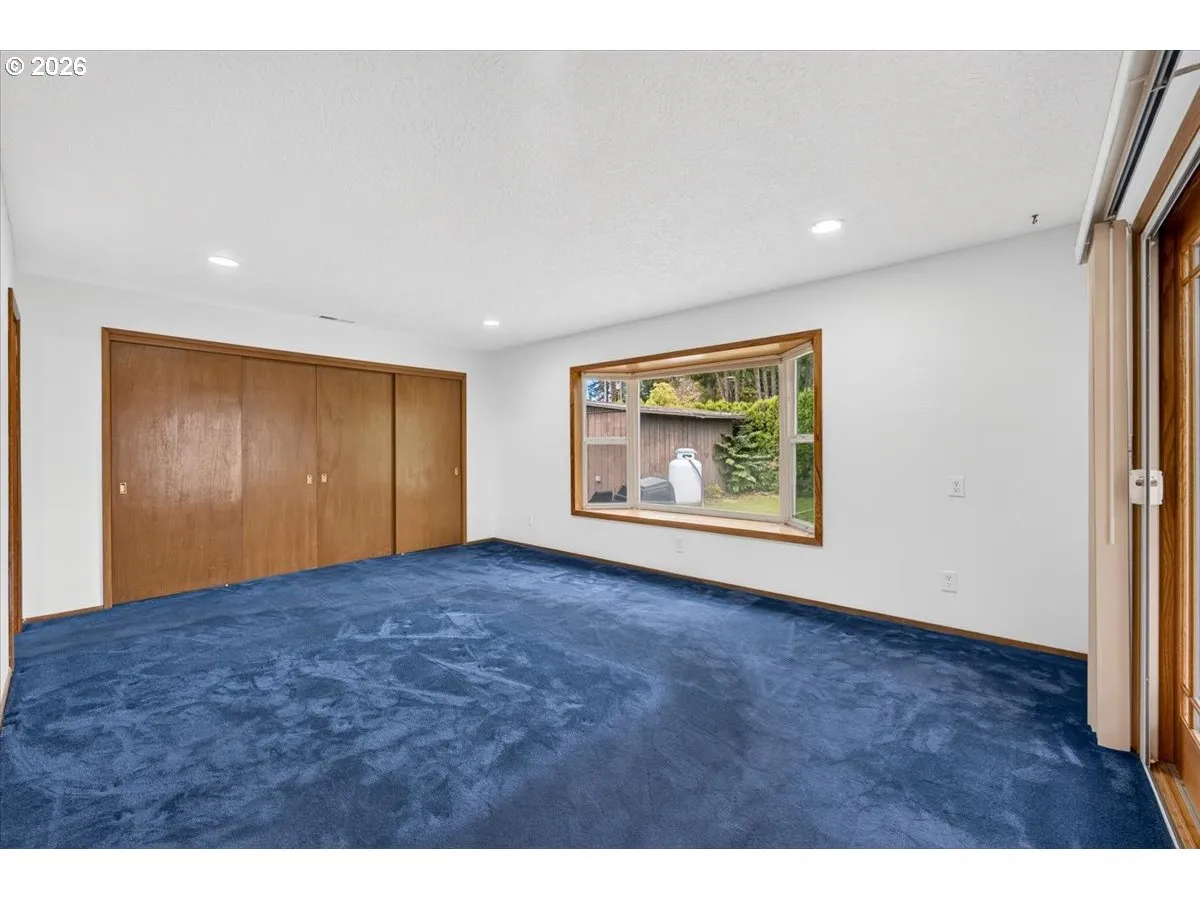 Bedroom, Primary