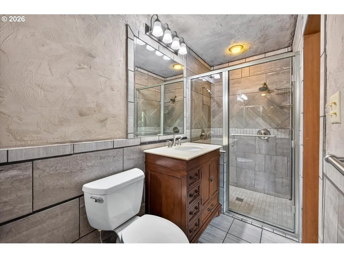 Bathroom, Attached
