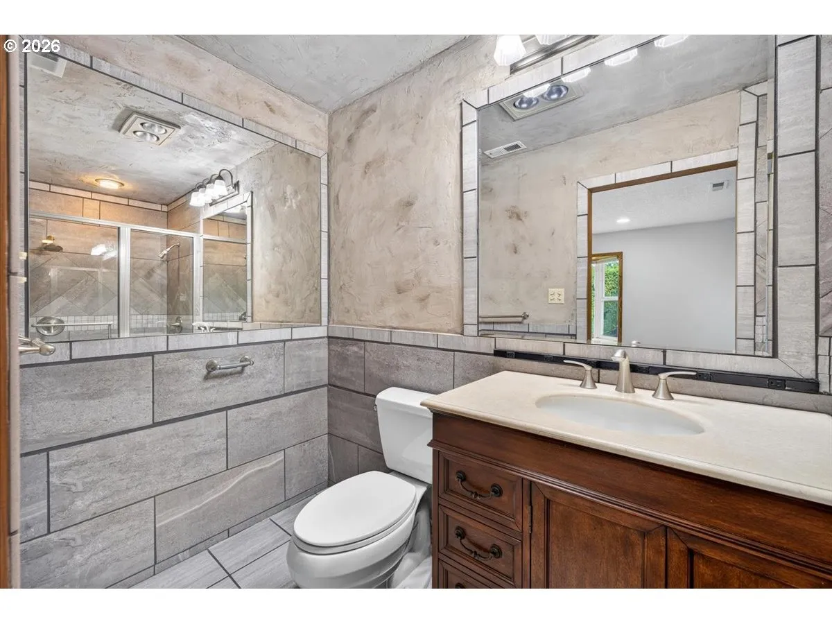 Bathroom, Attached
