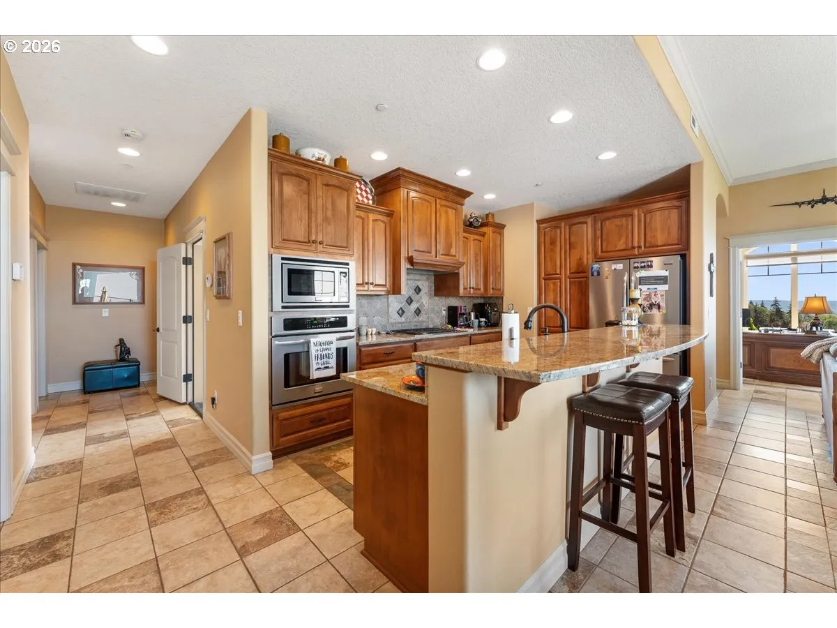 Kitchen-Eating Area