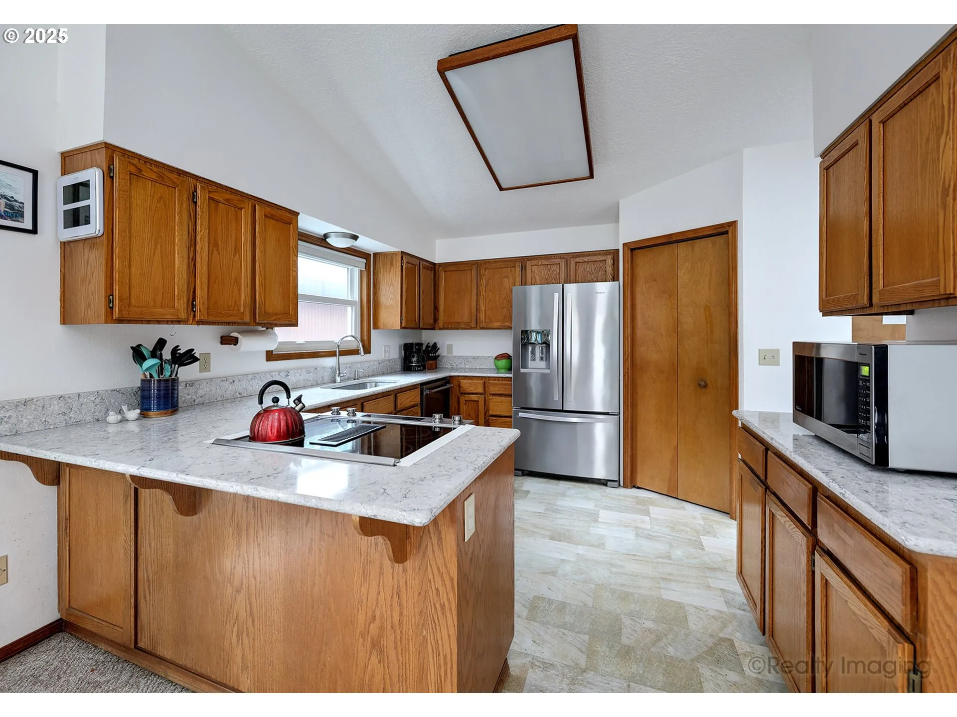 Kitchen-Breakfast Bar