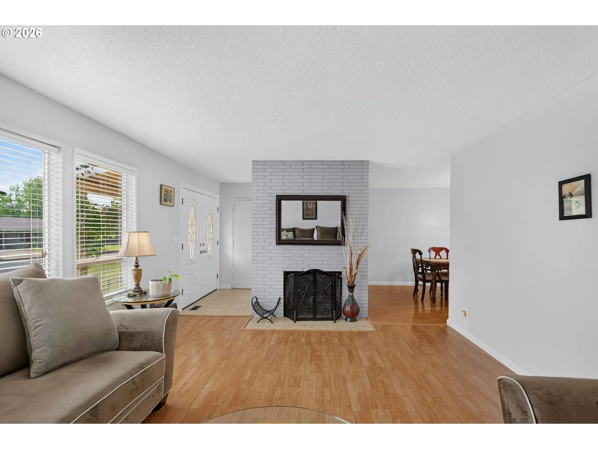 Living Room/Entrance
