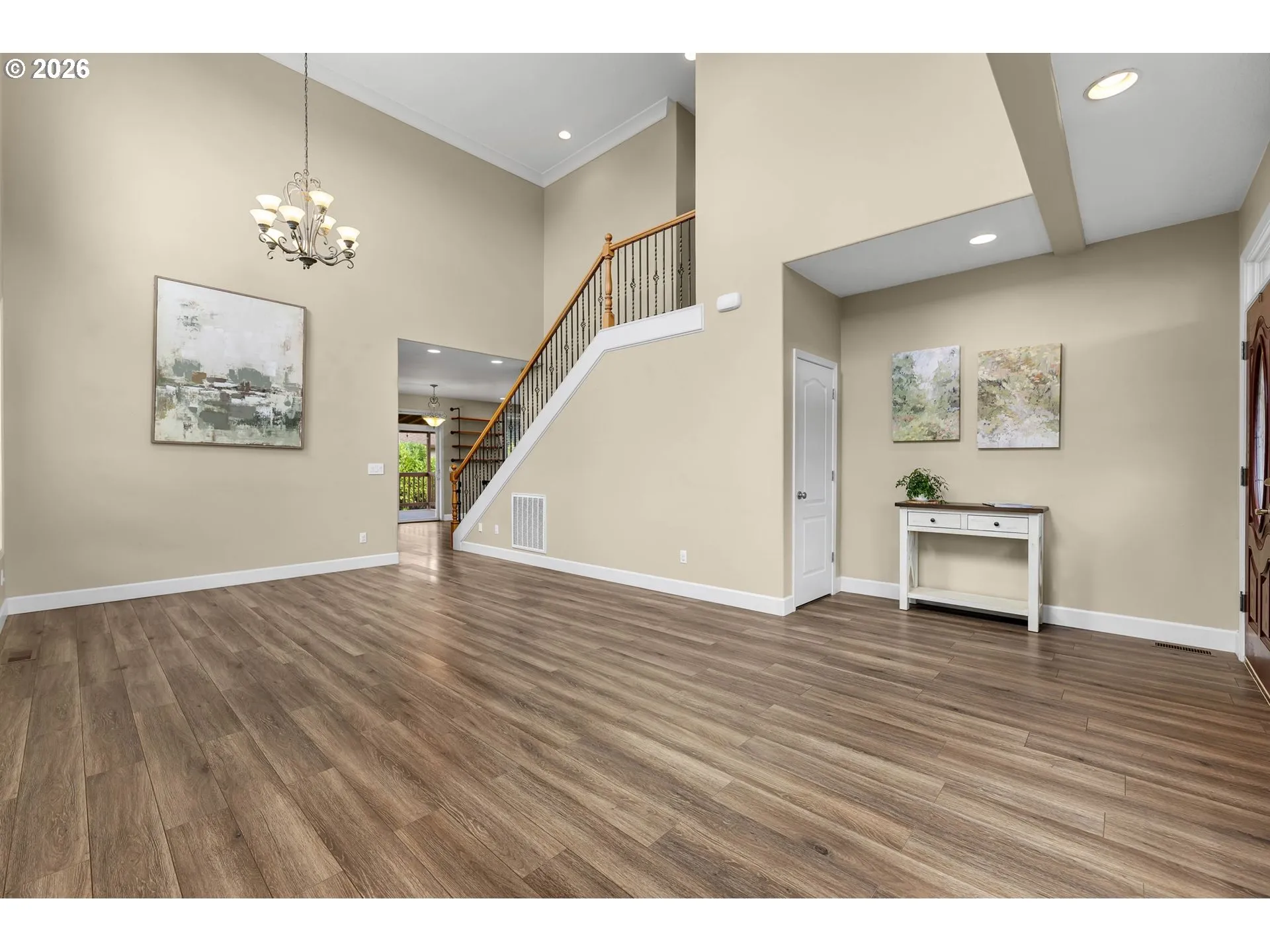 Living Room/Entrance