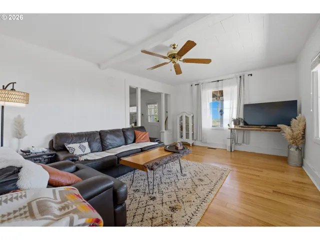 Living Room-Ceiling Fan