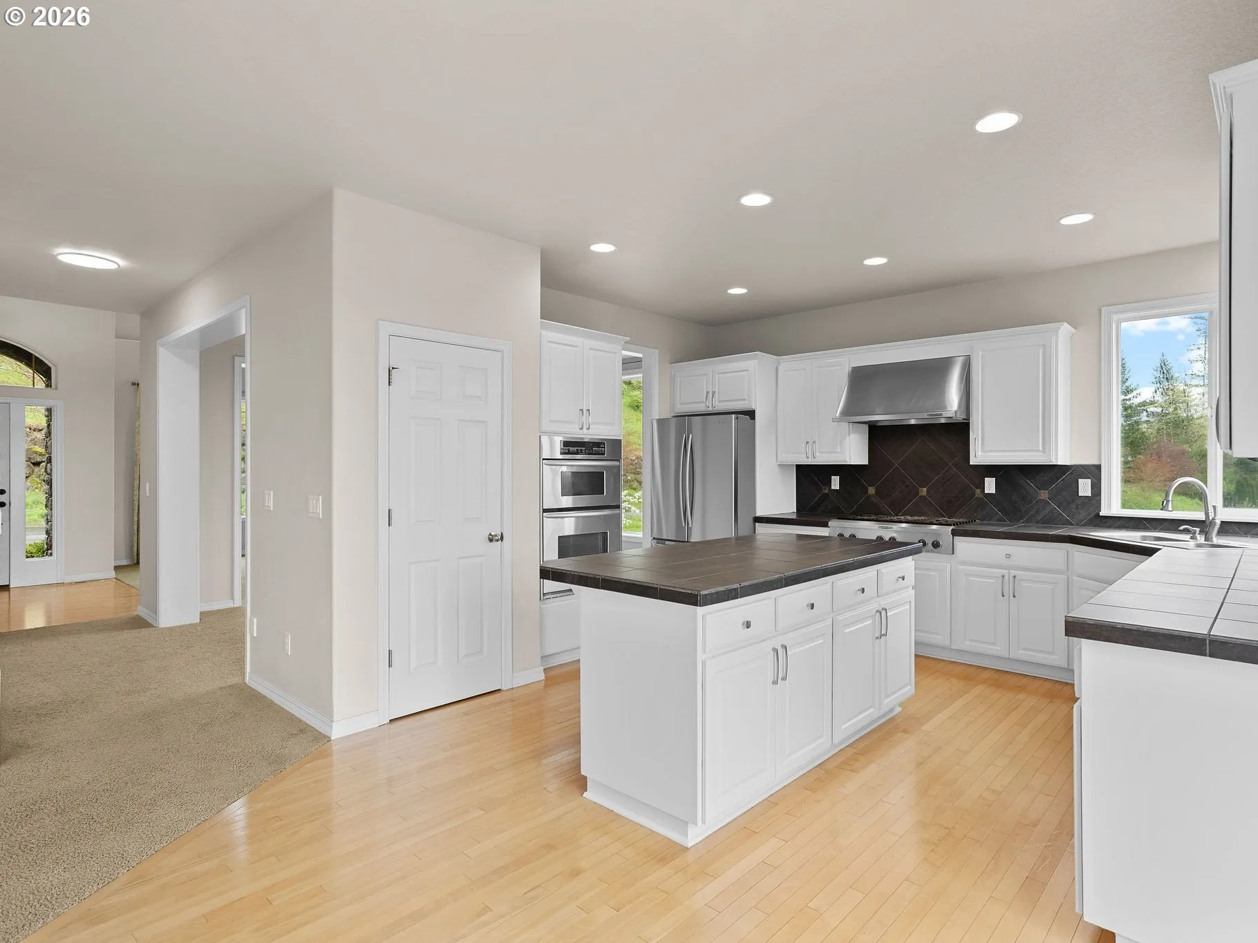 Kitchen-Breakfast Bar