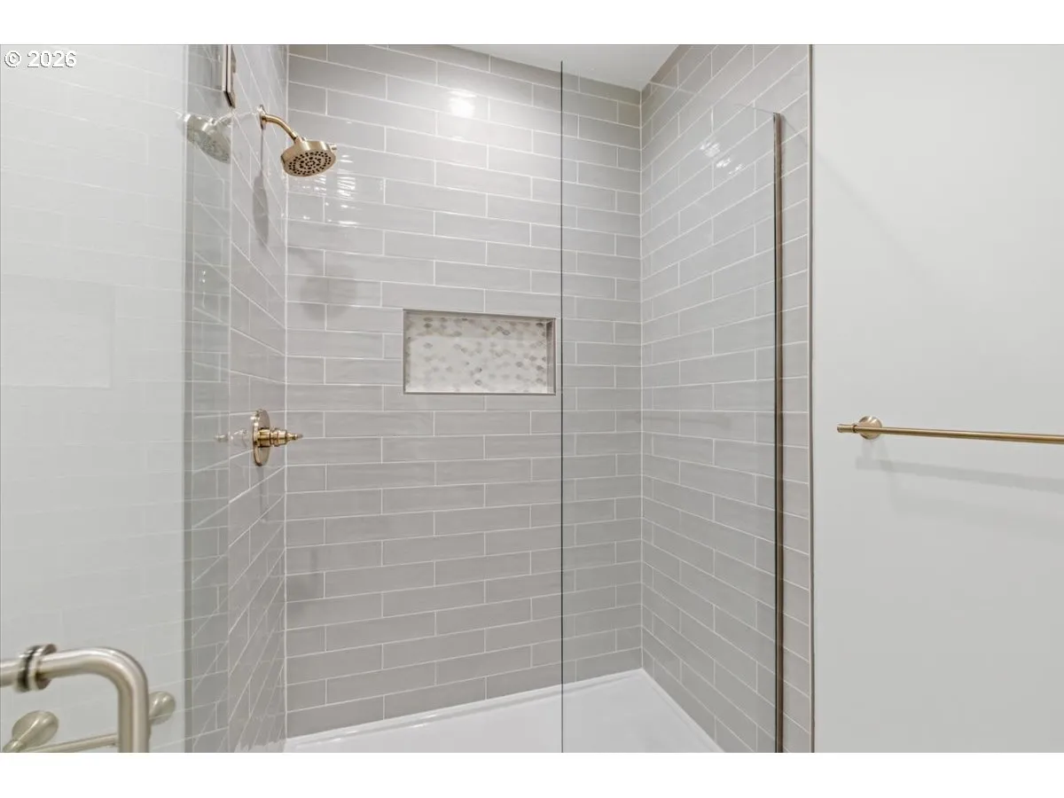 Bathroom-Walk in Shower