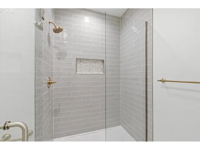 Bathroom-Walk in Shower