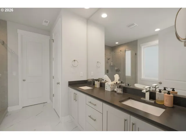 Bedroom, Owner's Suite-Main