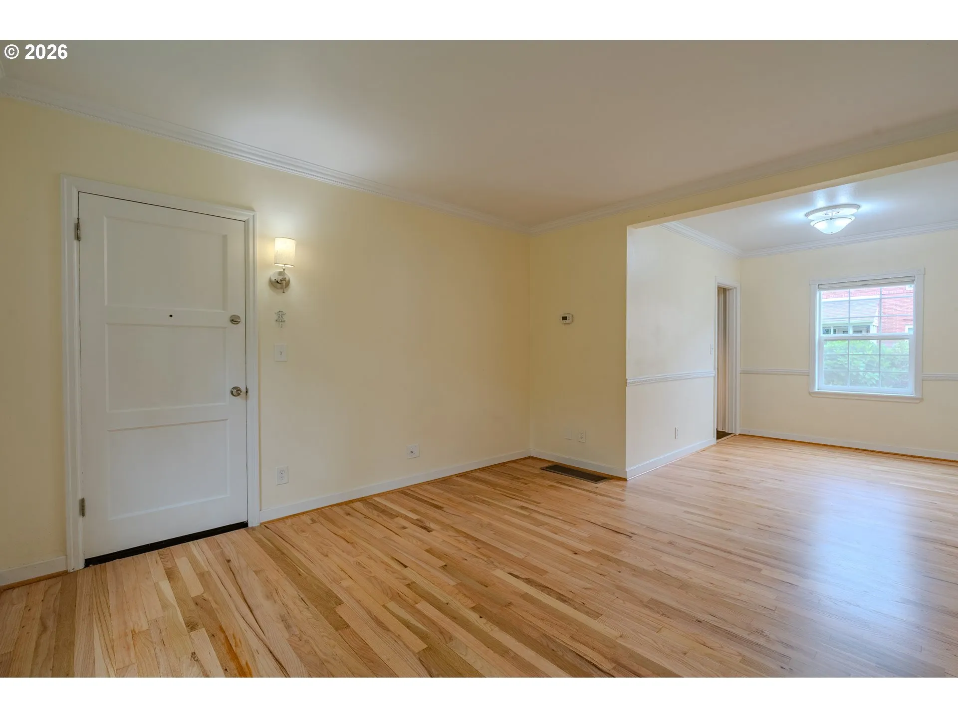 Living Room/Entrance