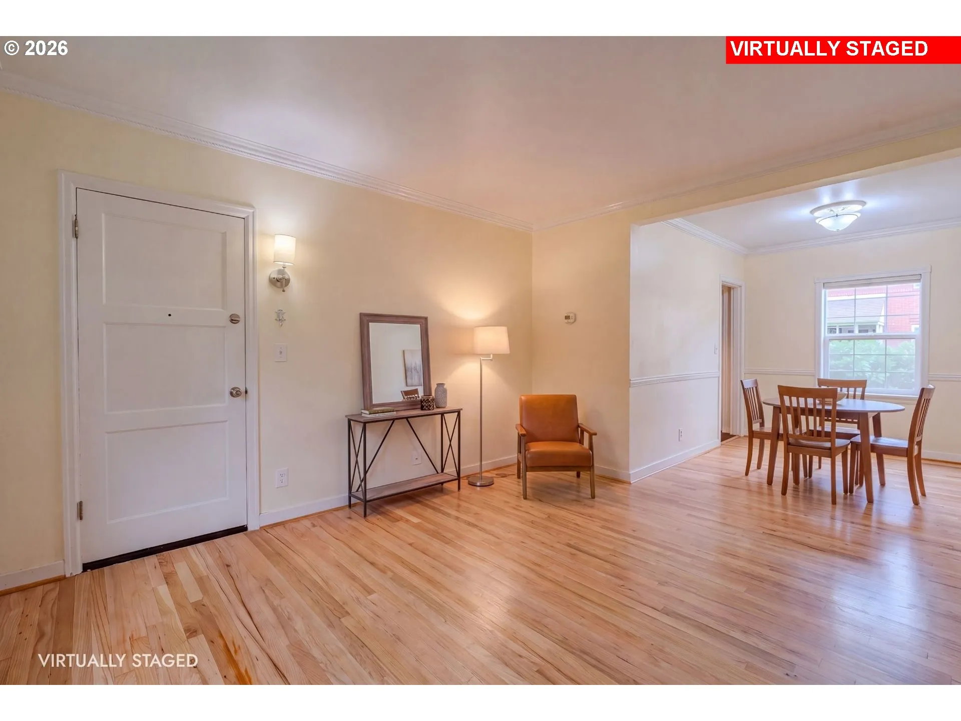 Living Room/Entrance