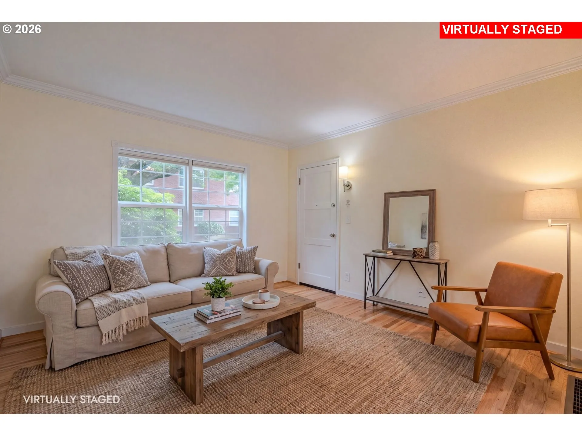 Living Room/Entrance