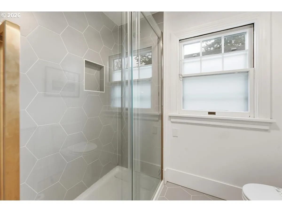 Bathroom-Walk in Shower