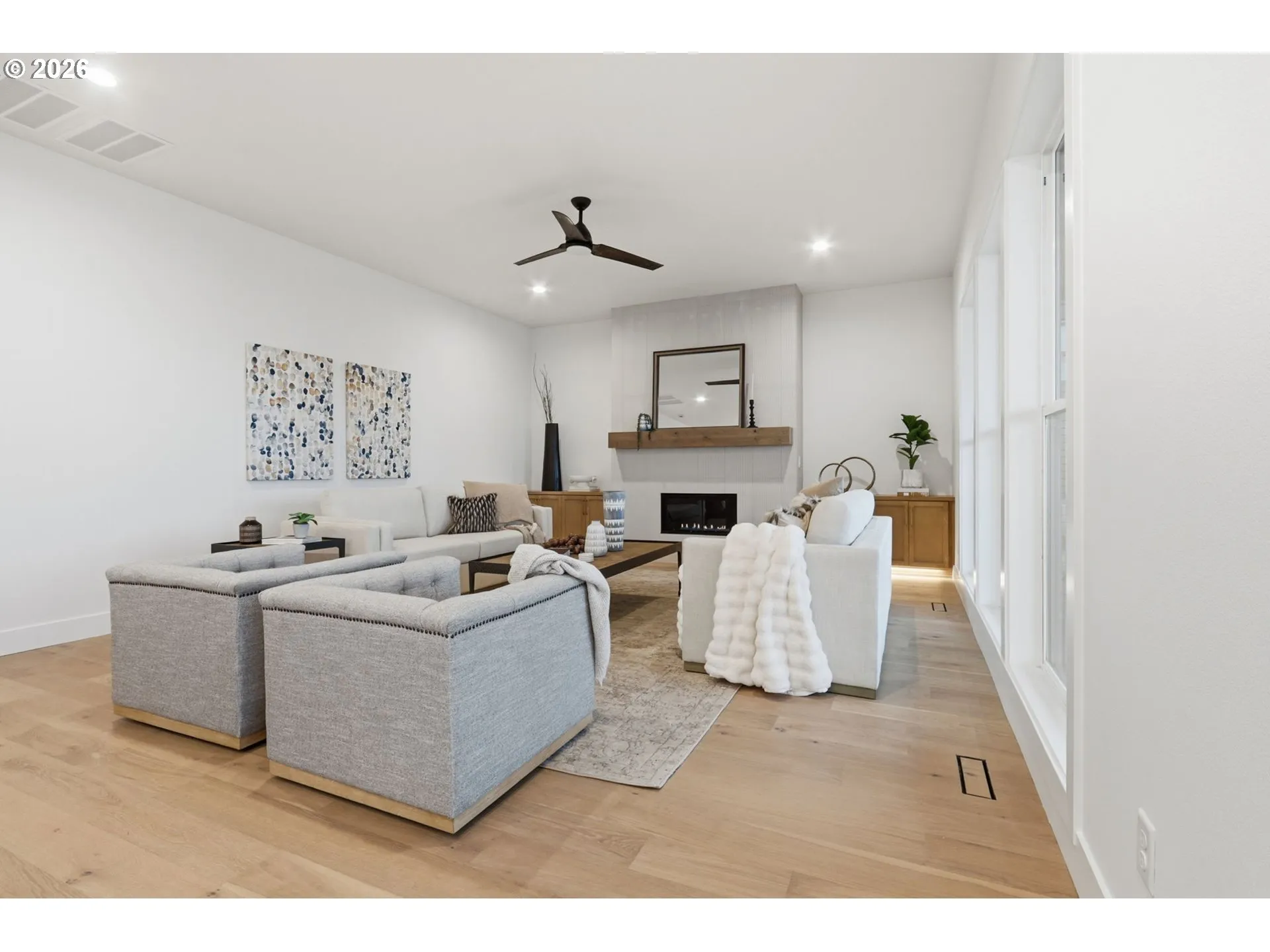 Living Room-Fireplace