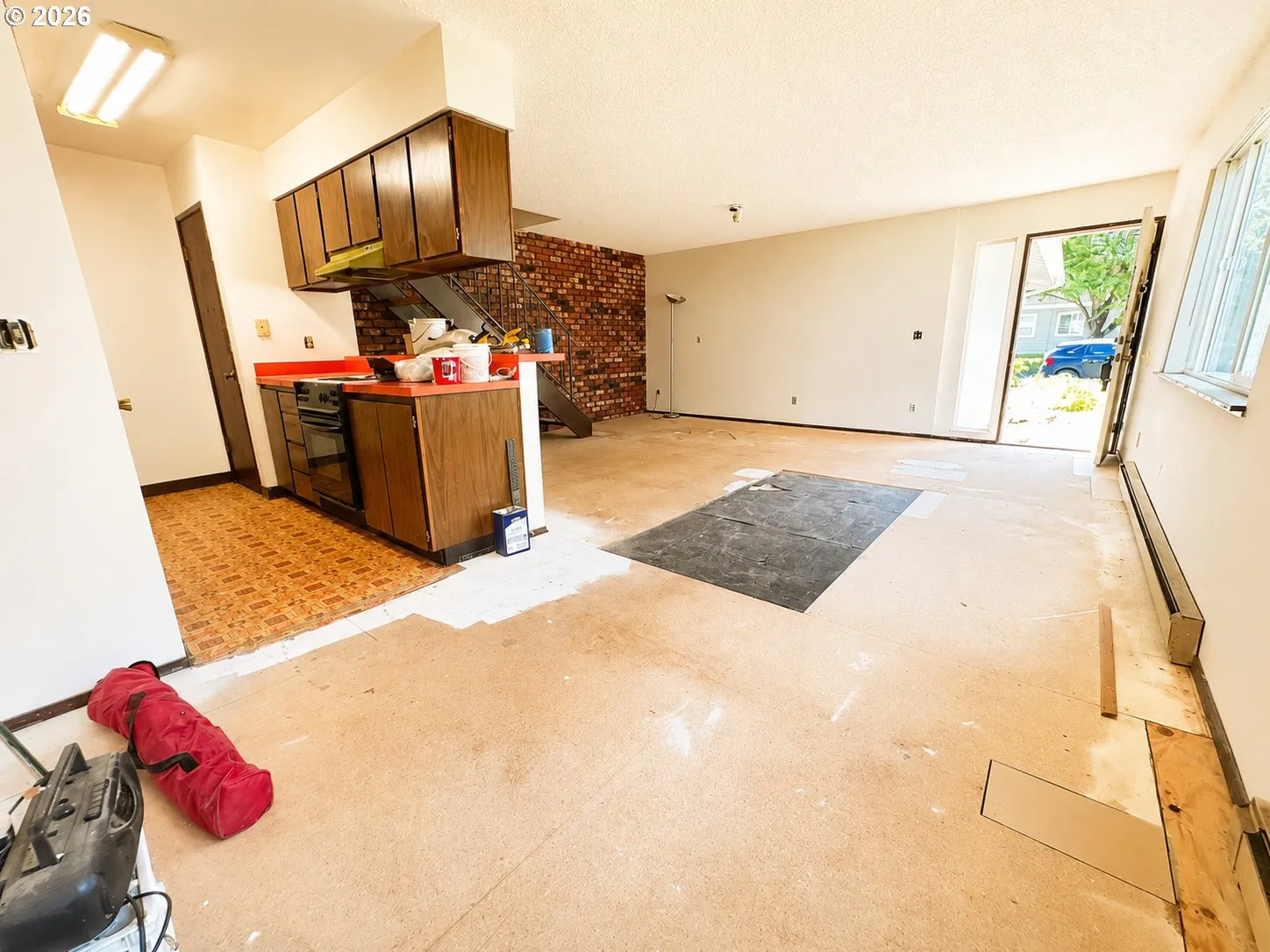 Living Room/Entrance