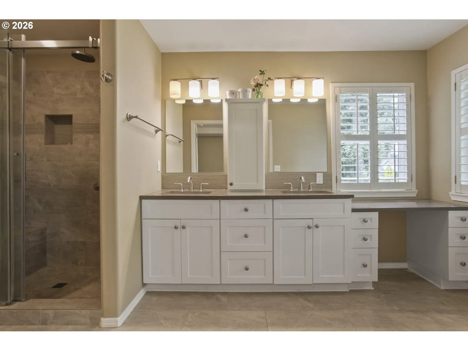 Bathroom, Attached-Upper