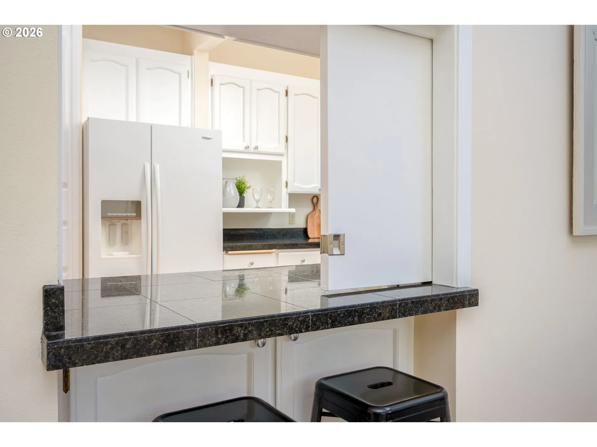 Kitchen-Breakfast Bar