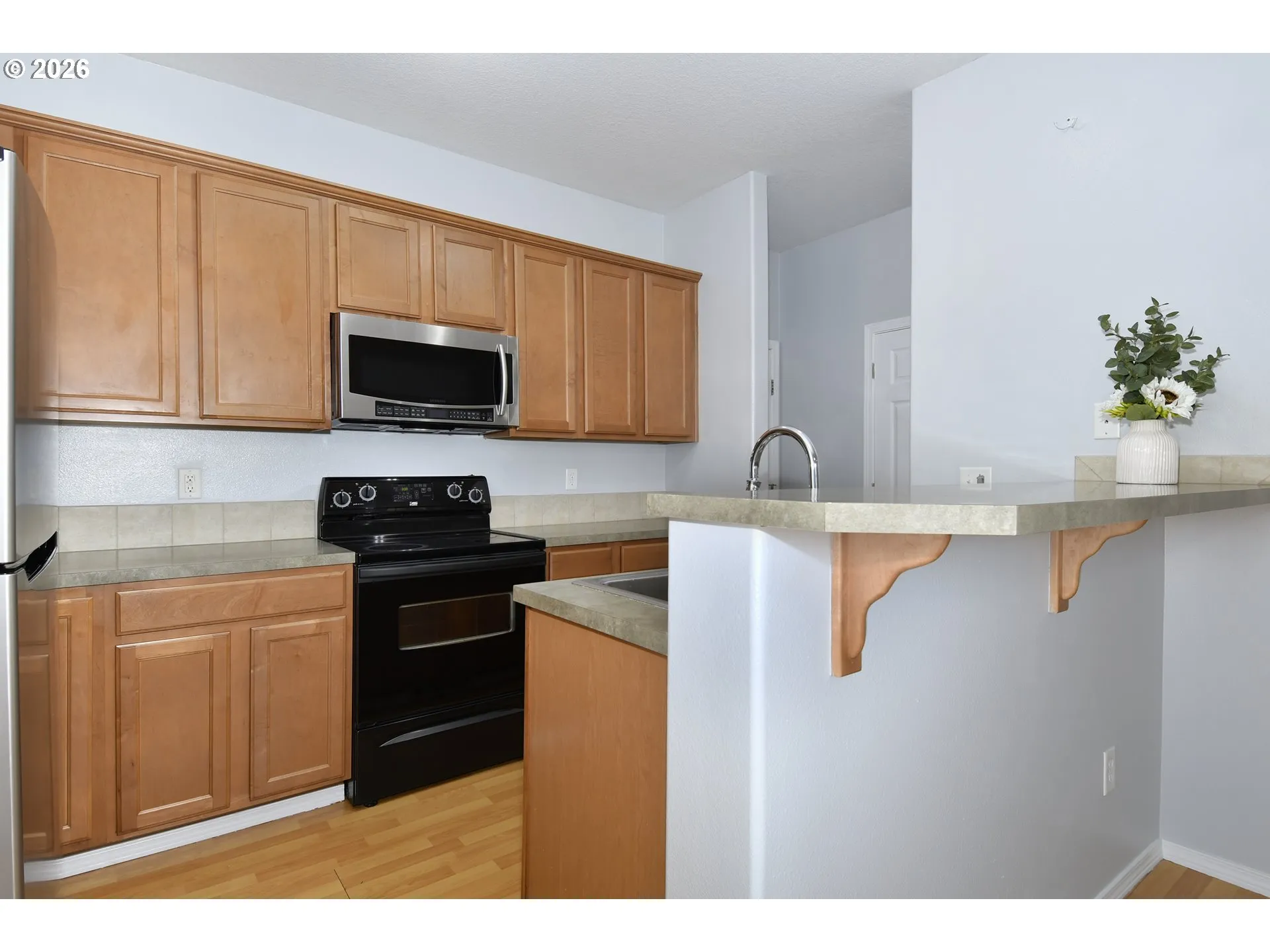 Kitchen-Breakfast Bar