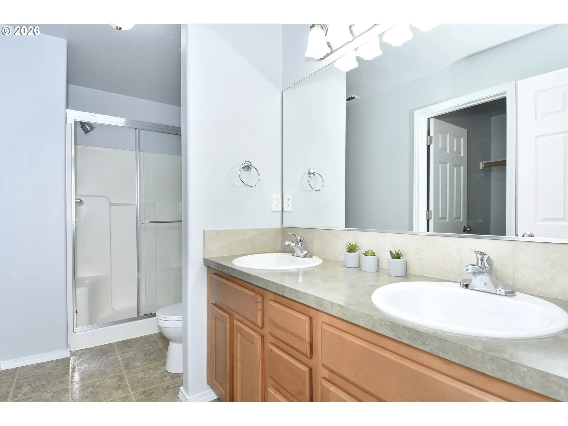 En Suite Bathroom-Upper