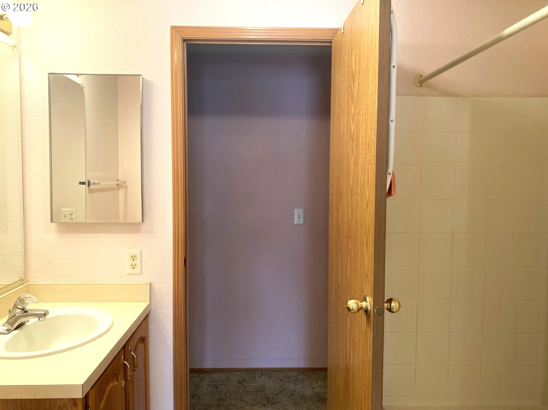 Bathroom, Continental-Hall