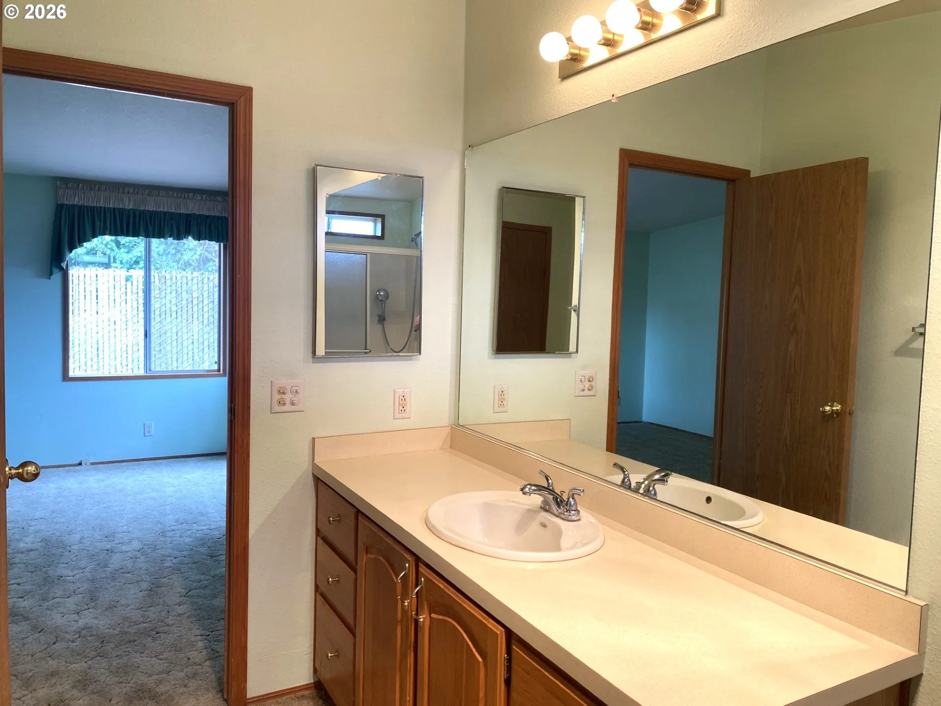 Bathroom, Attached