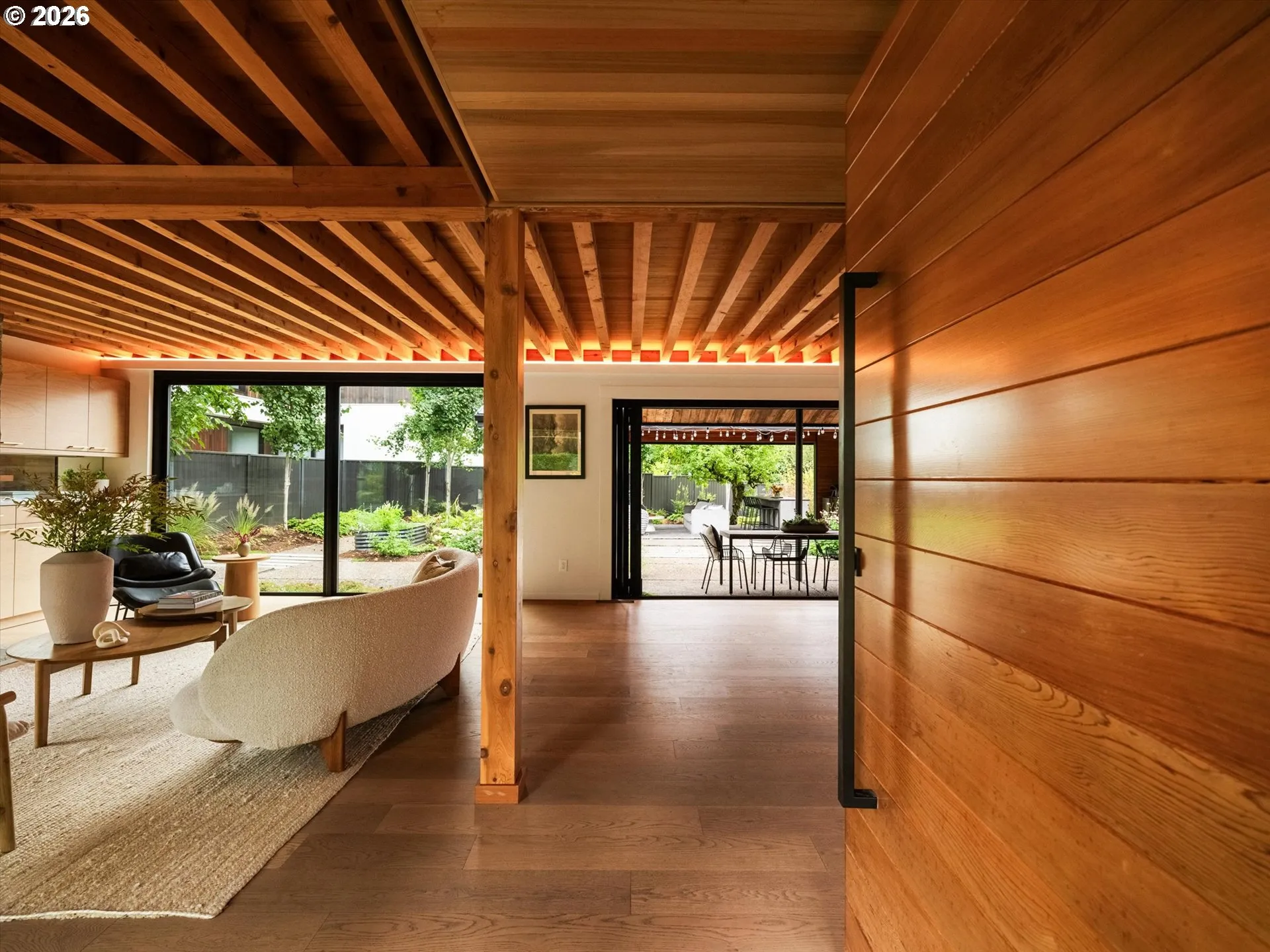 Living Room/Entrance