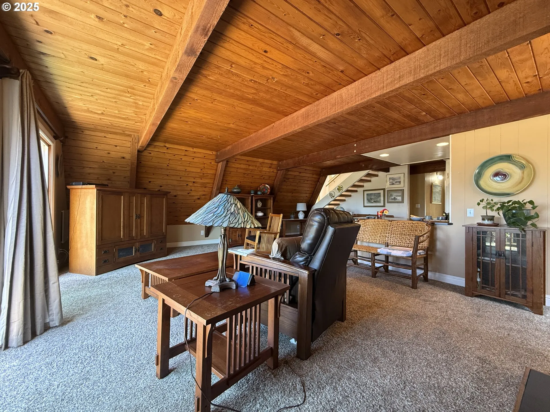Living Room/Entrance