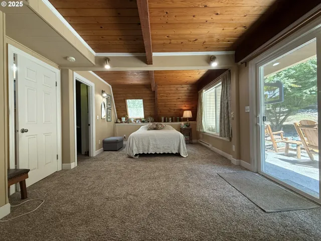 Bedroom, Primary