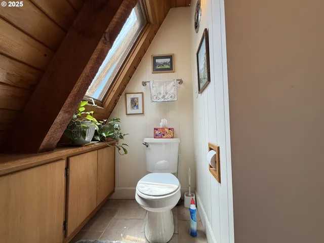 Bathroom-Upper