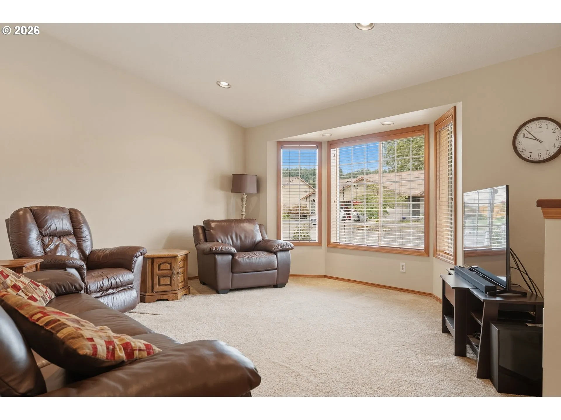 Living Room-Vaulted Ceilings