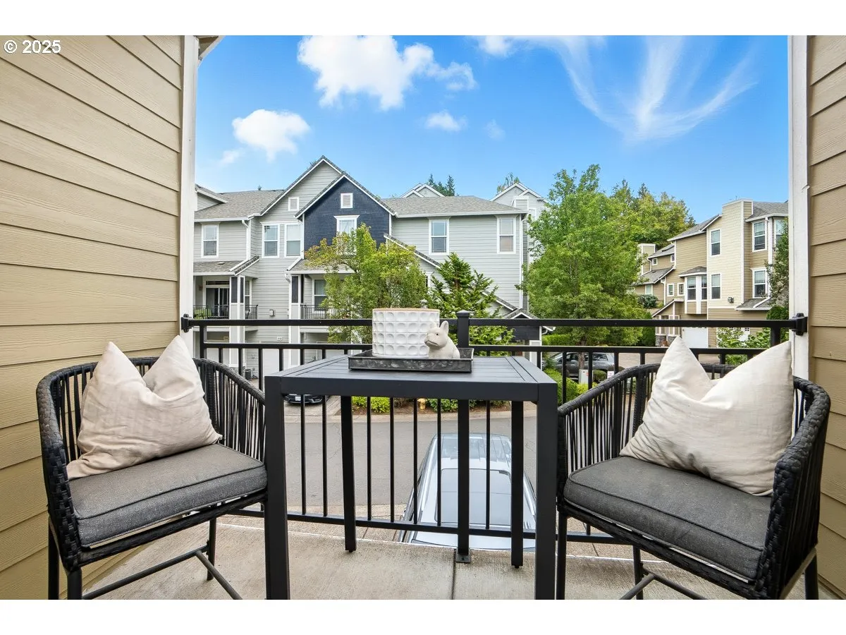 Balcony-Covered