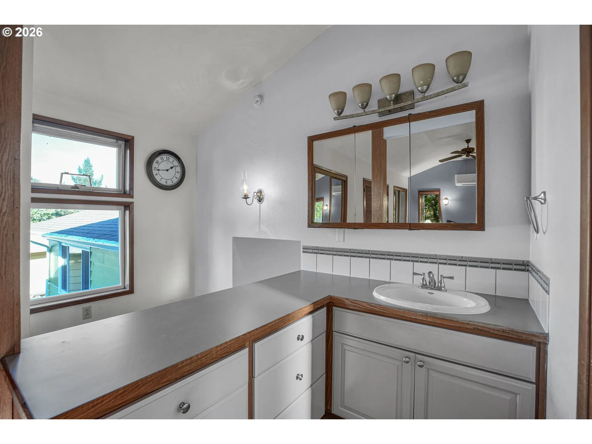 Bathroom, Attached