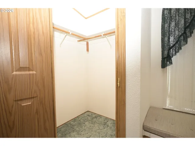 Bedroom, Primary