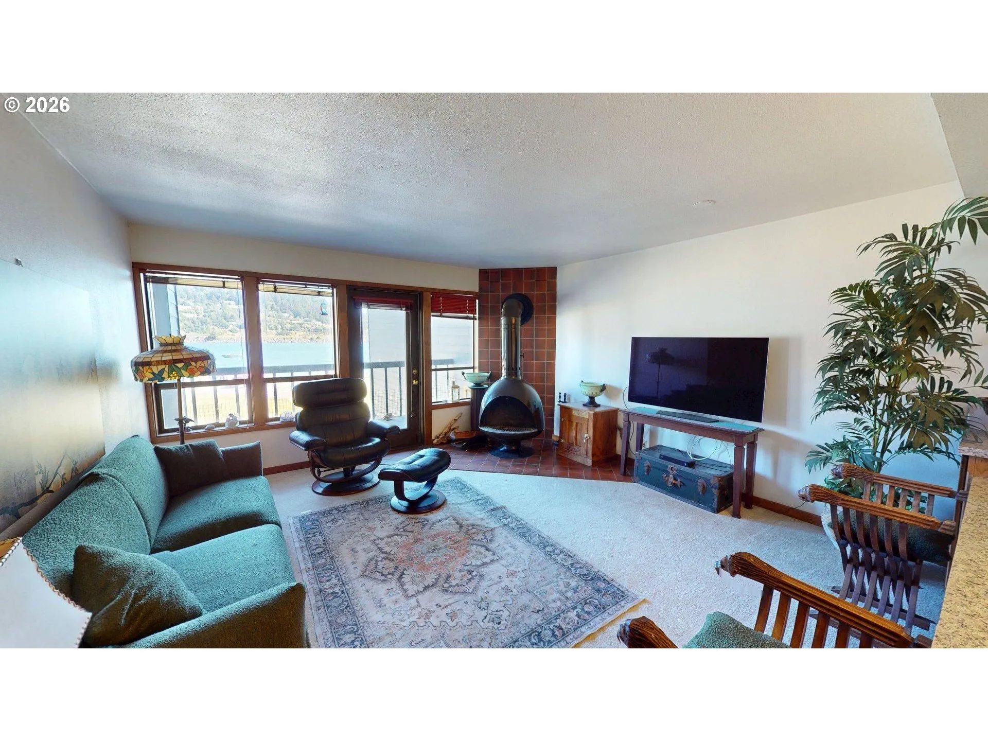 Living Room-Fireplace