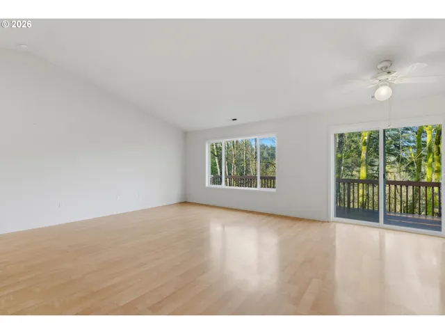 Living Room-Vaulted Ceilings