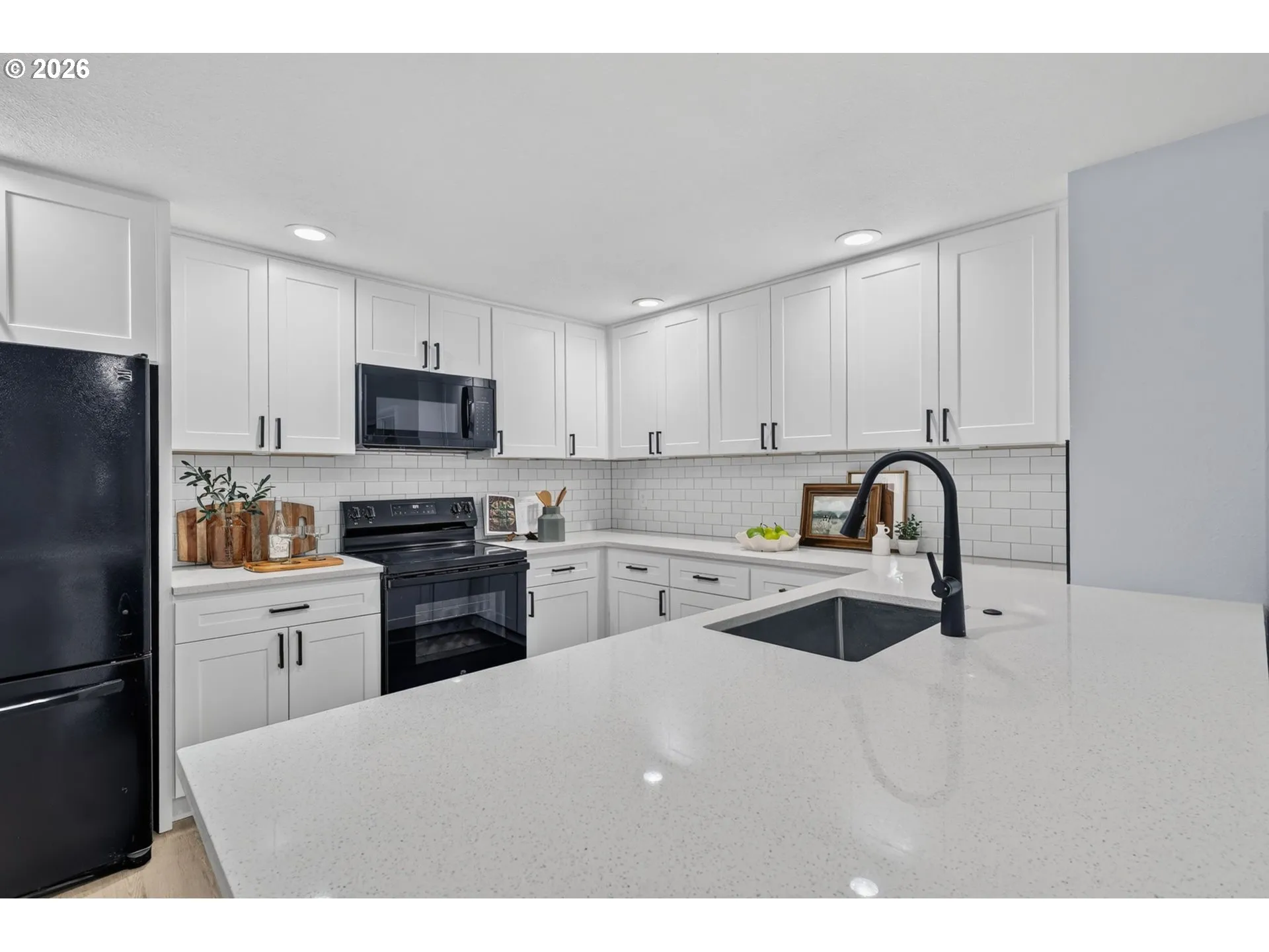 Kitchen-Breakfast Bar