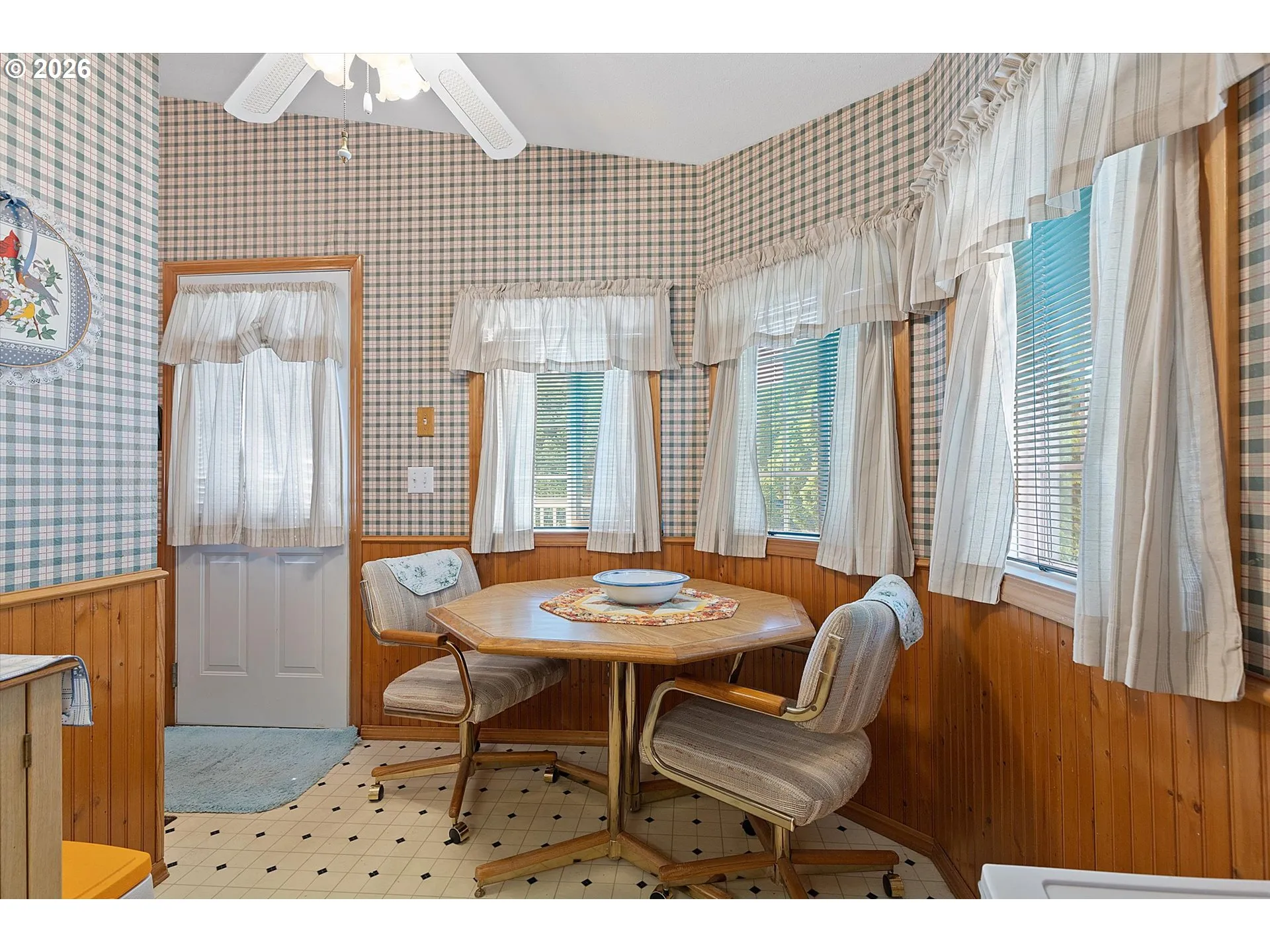 Kitchen-Eating Area