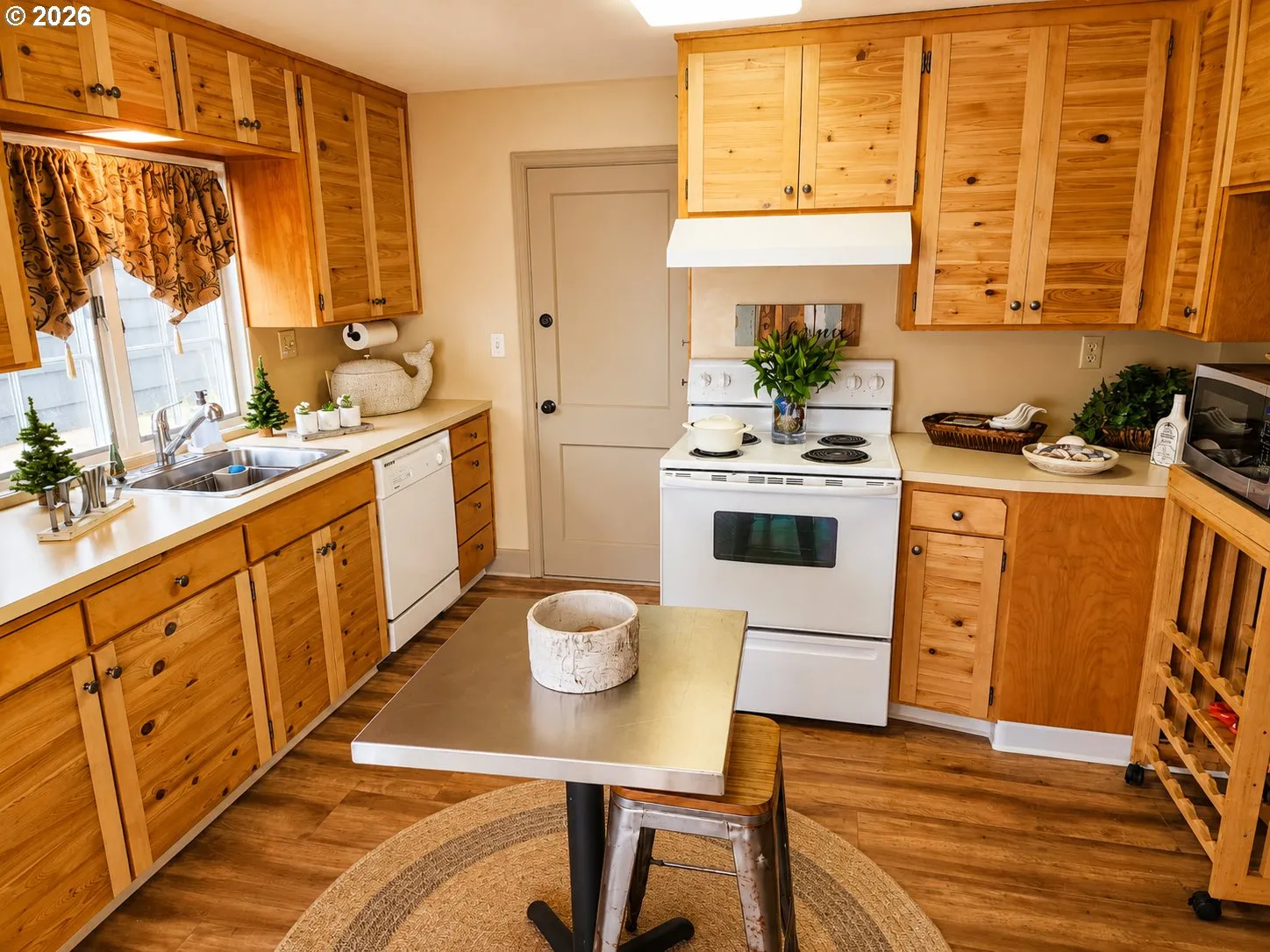 Kitchen-Breakfast Bar