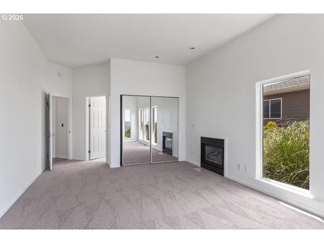 Bedroom, Primary