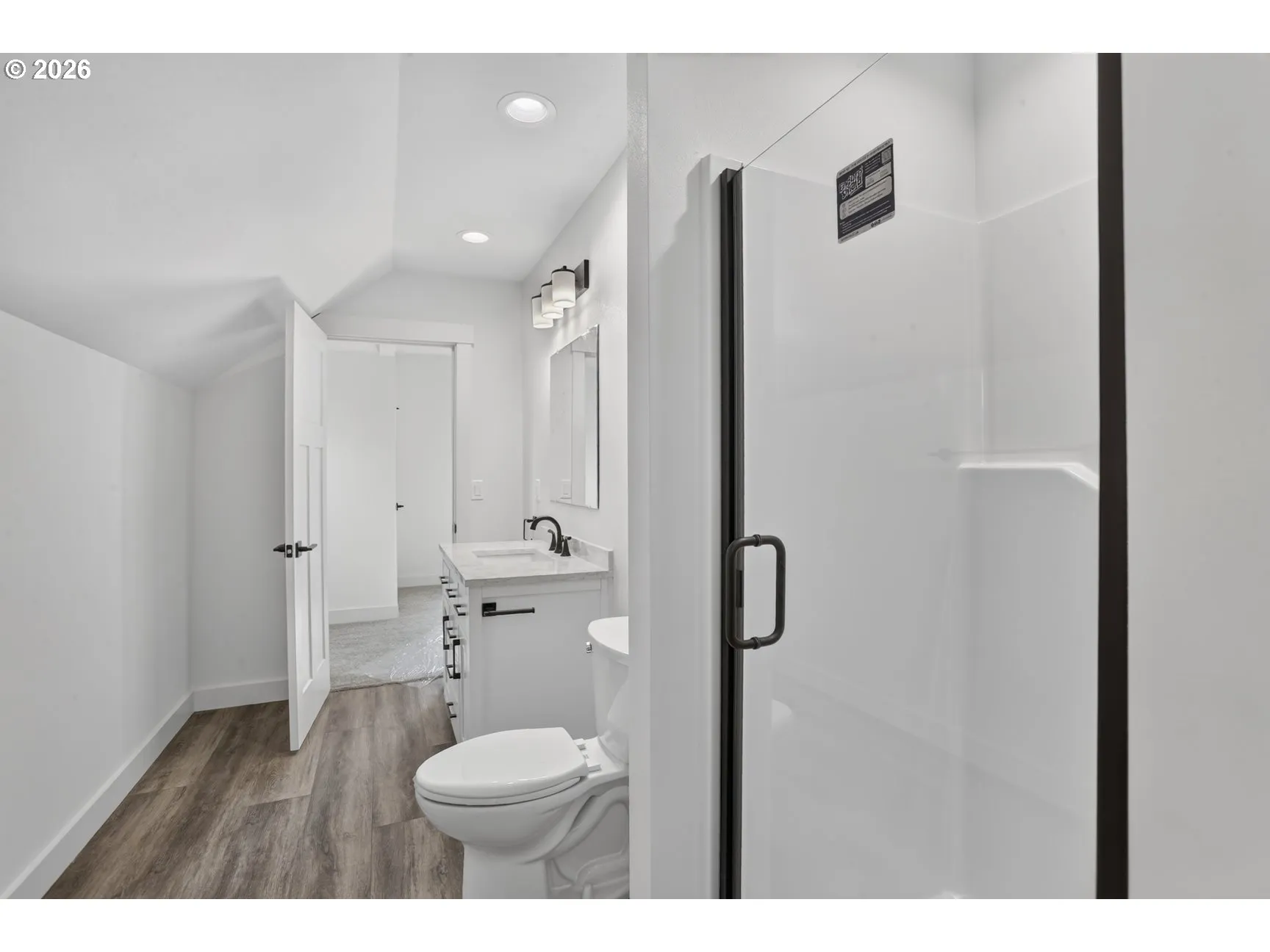 Bathroom, Continental-Upper