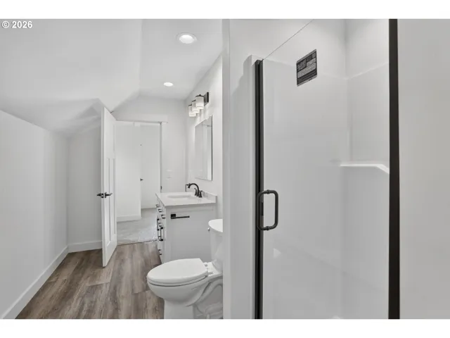 Bathroom, Continental-Upper