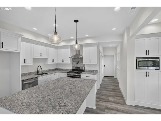 Kitchen-Cooking Island
