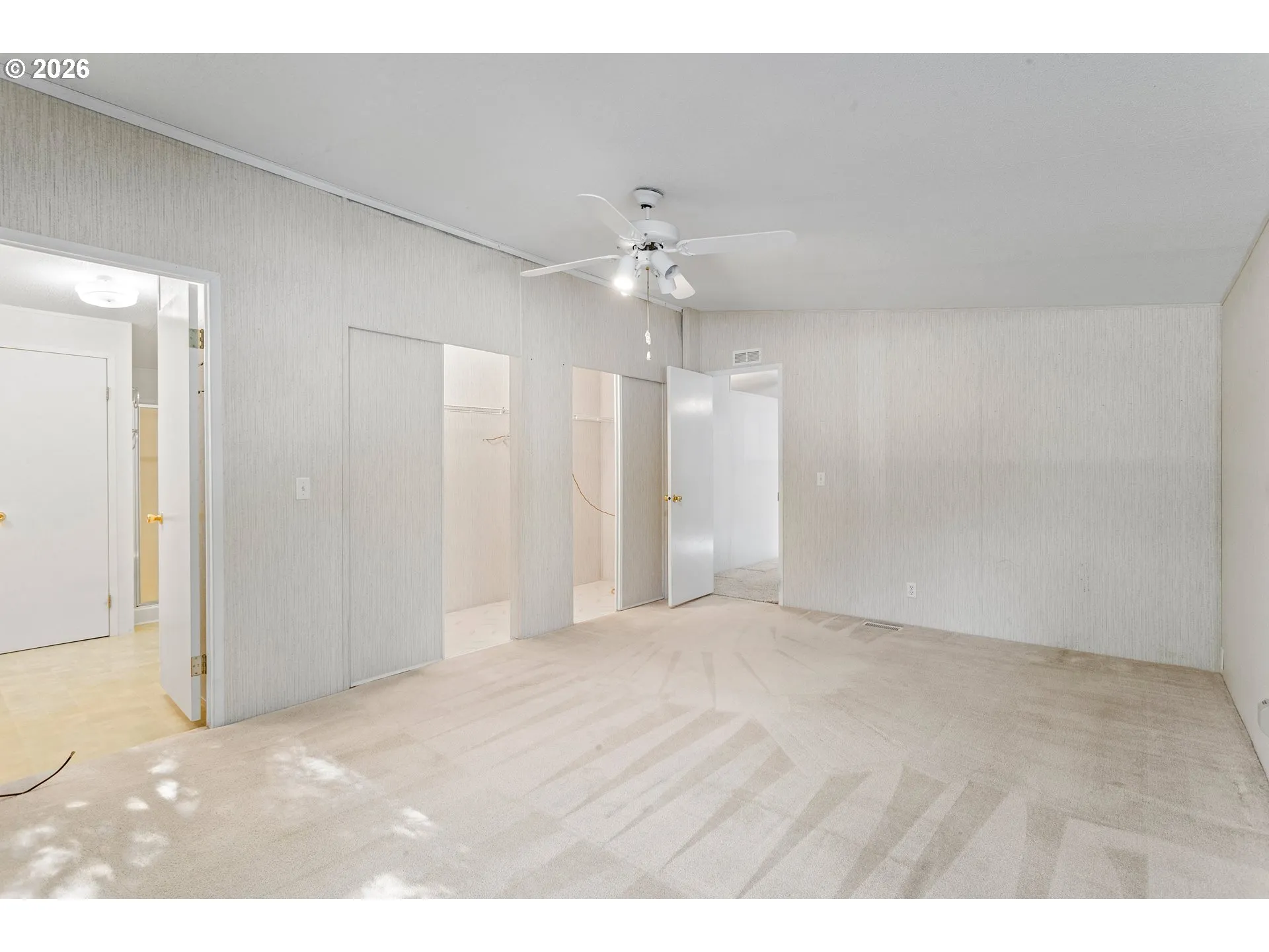 Bedroom, Primary