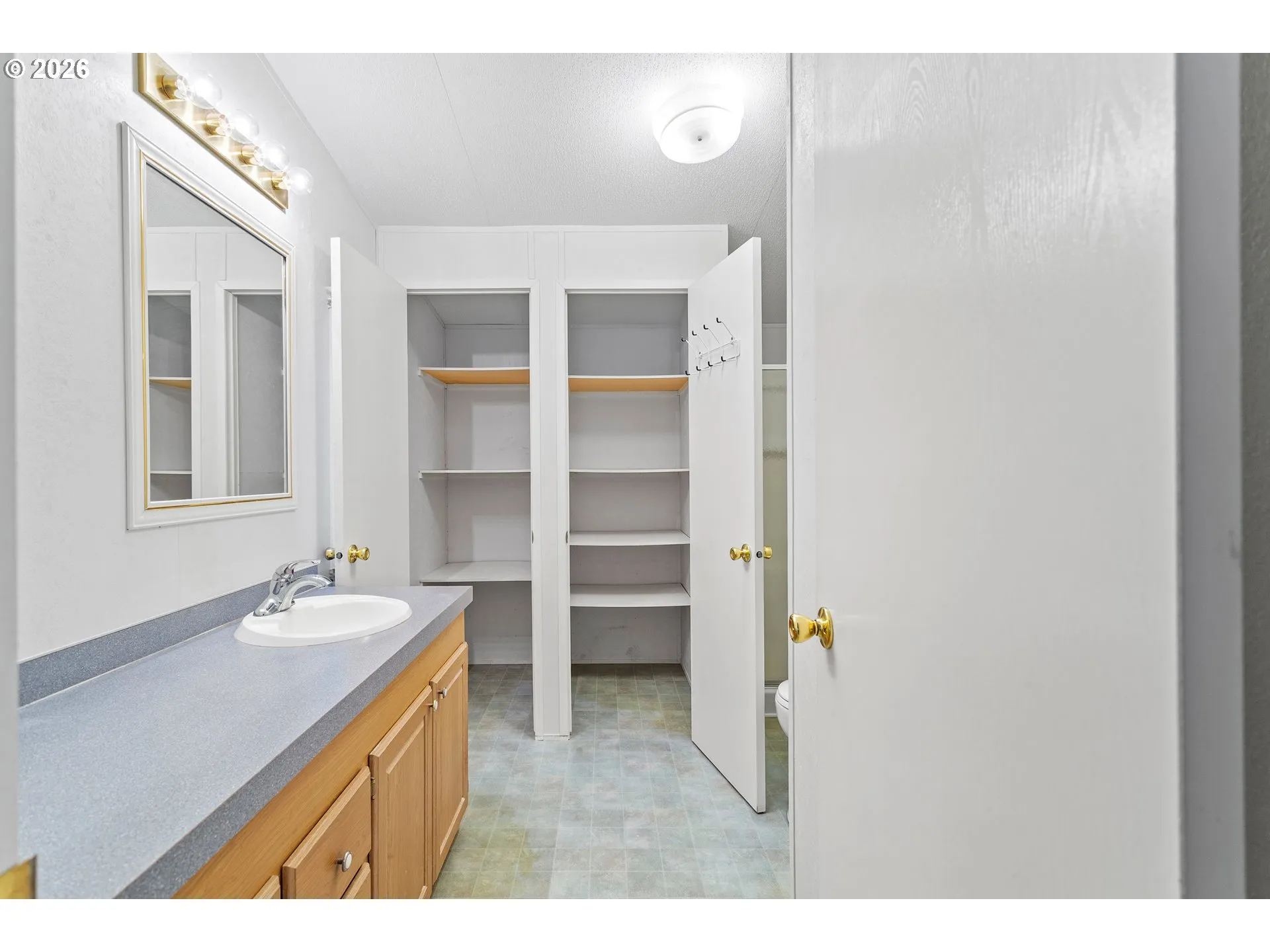 Bathroom, Attached