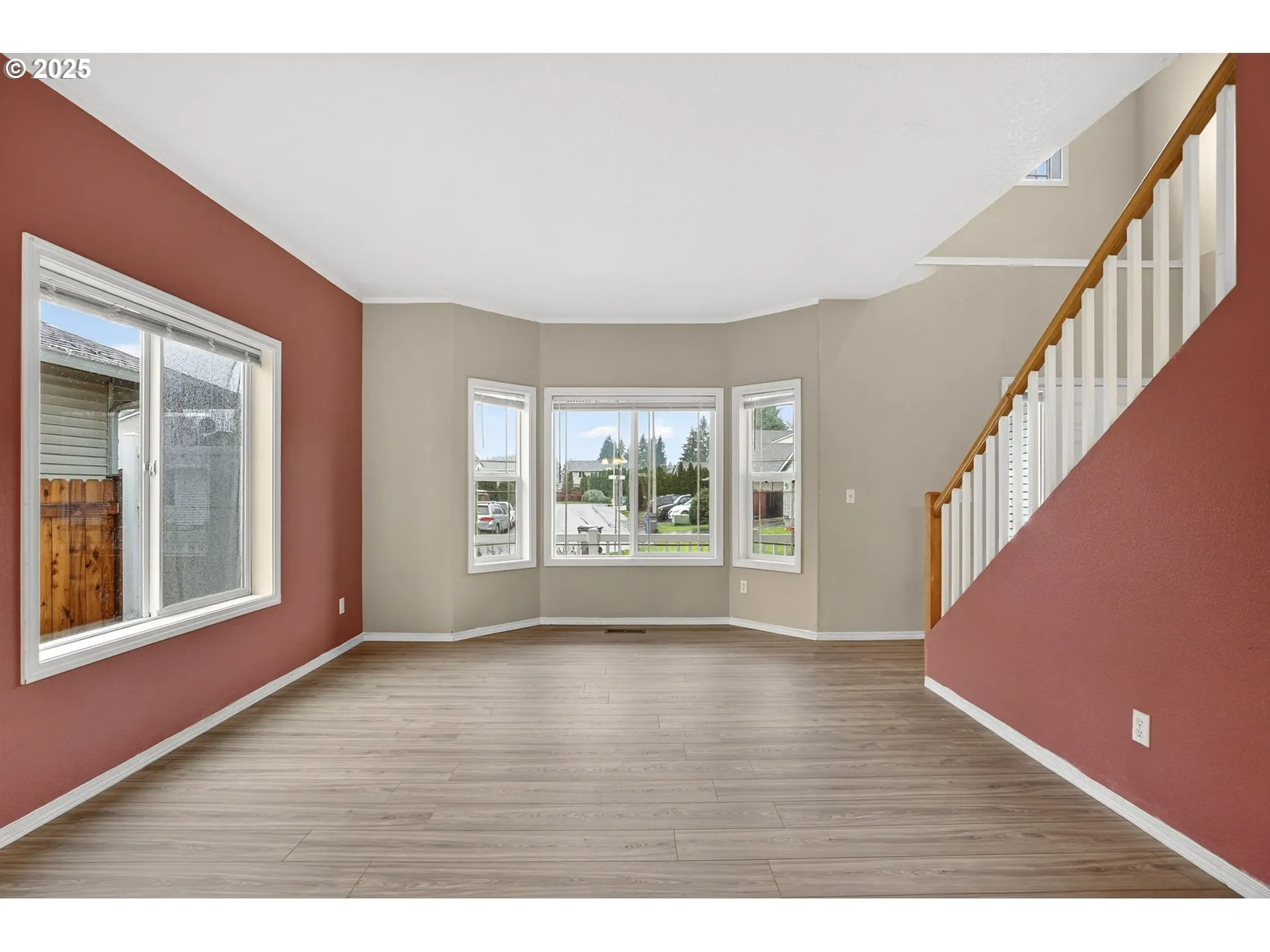 Living Room/Entrance